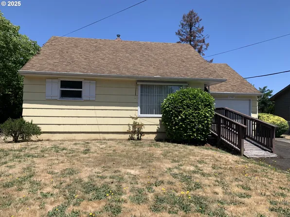 12007 SE Kelly St, Portland, OR 97266