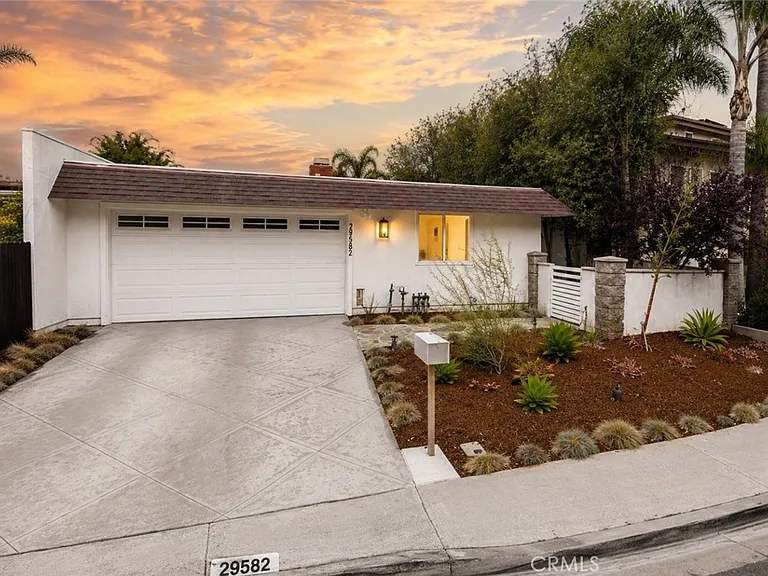 29582 Colebrook Dr — Photo 2