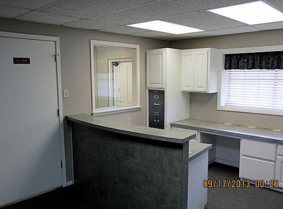 5th image of 404 N Bryant Ave