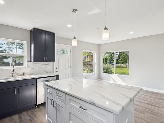 3rd image of 1508 N Lake Shore Dr
