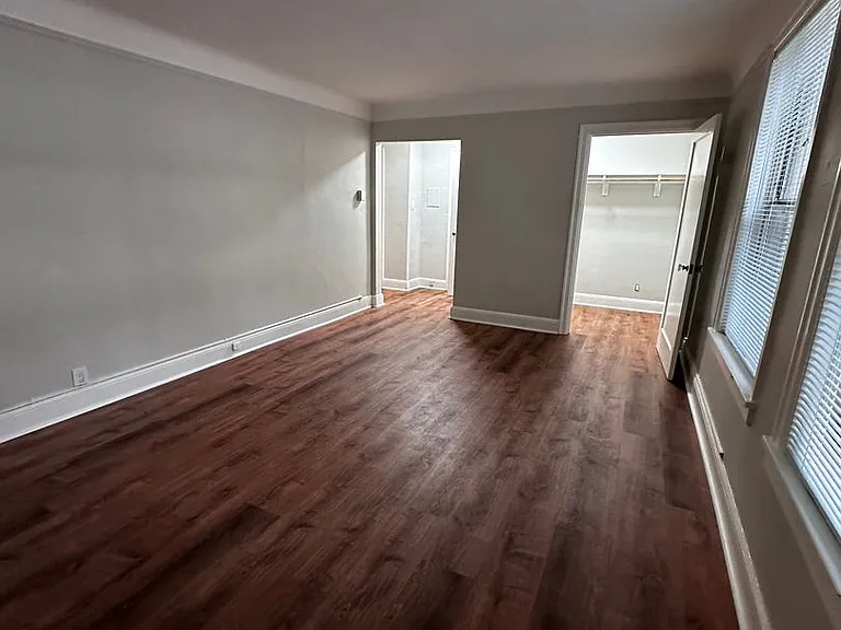 705 E Thomas St — Photo 5