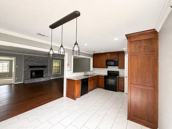 5th image of 117 Sugar Creek Dr