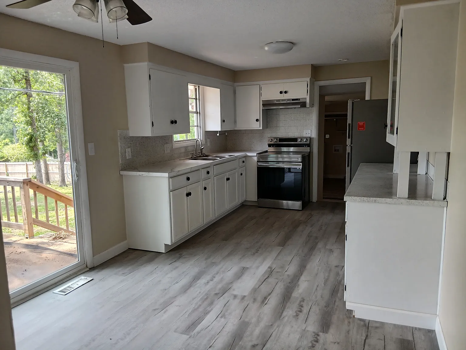 3 bed, 1.5 bath, 1402 sqft, $1,125 — Photo 4