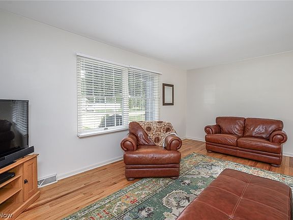 5th image of 407 Holliston Rd