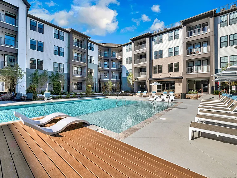 District 757 Apartments — Photo 35