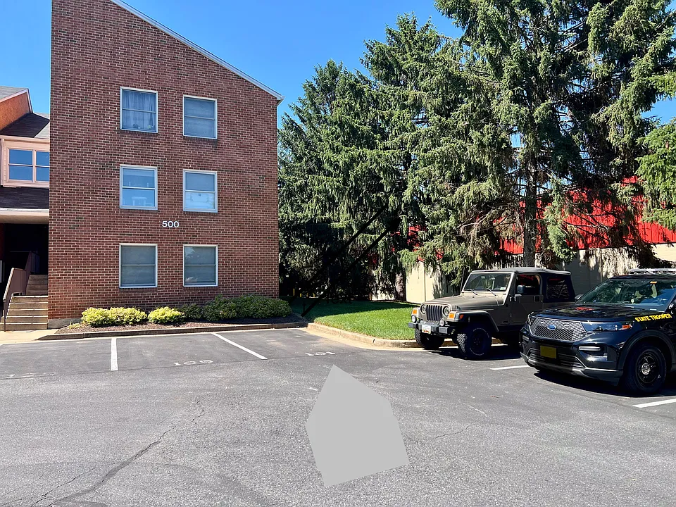 500 Chapel Ct #101