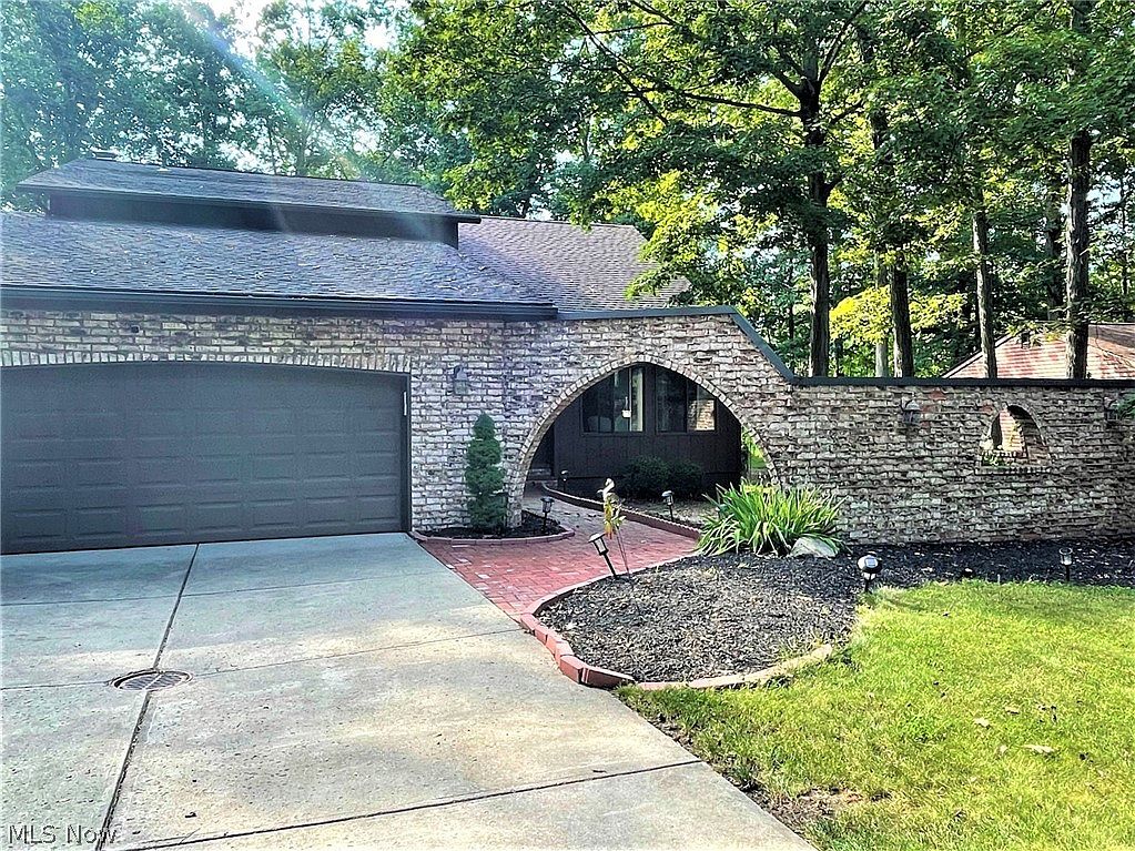 17001 Stag Thicket Ln, Strongsville, OH 44136 Zillow
