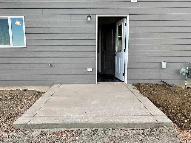 2 bed, 1.5 bath, 1397 sqft, $1,375 — Photo 3
