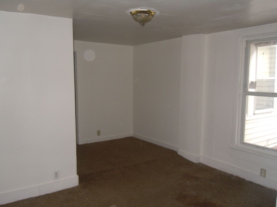 2nd image of 25 Clinton St APT 4