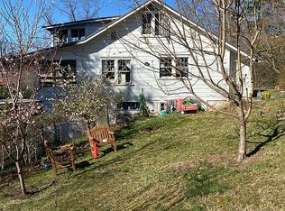 1 Rhododendron Dr, Asheville, NC 28805