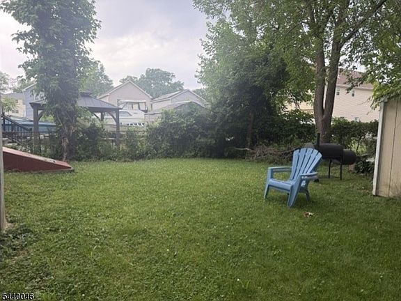 5th image of 1015 Oak St