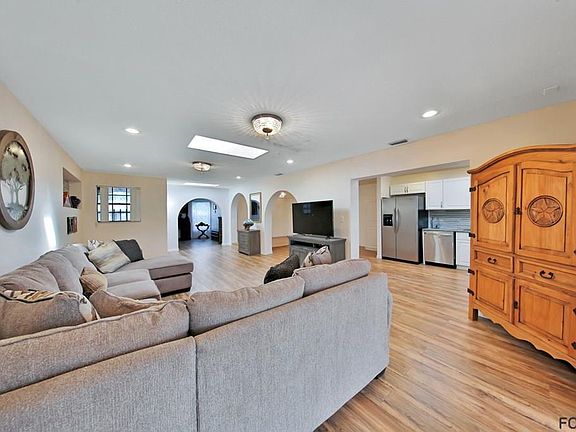 4th image of 4 Fairview Ln