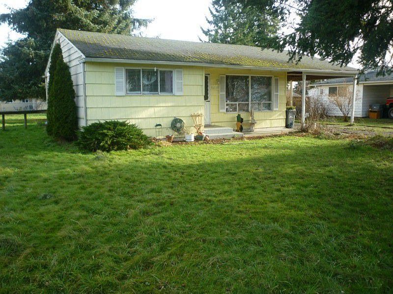 Cute little doll house that is in good condition-seller is installing a new gas furnace for you and 