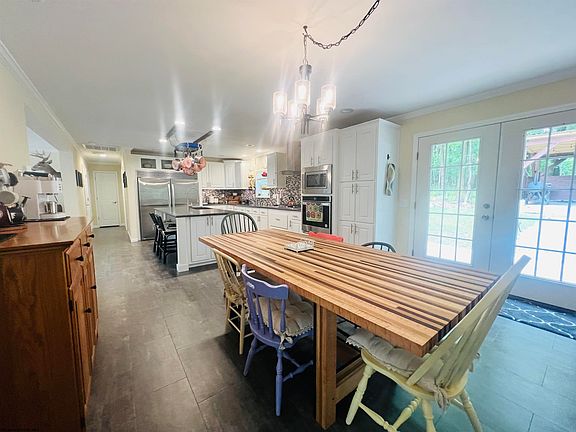 4th image of 77 Endicott St