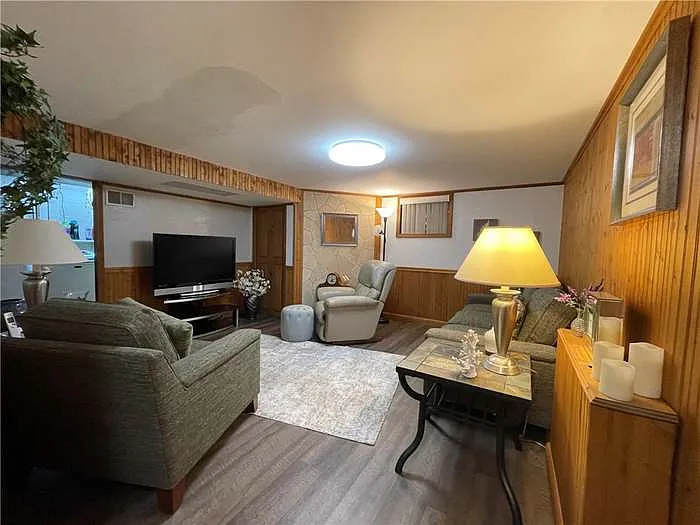 222 Rolling Dr — Photo 8