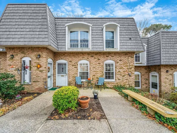 655 Middle Country Road #4B1, Coram, NY 11727