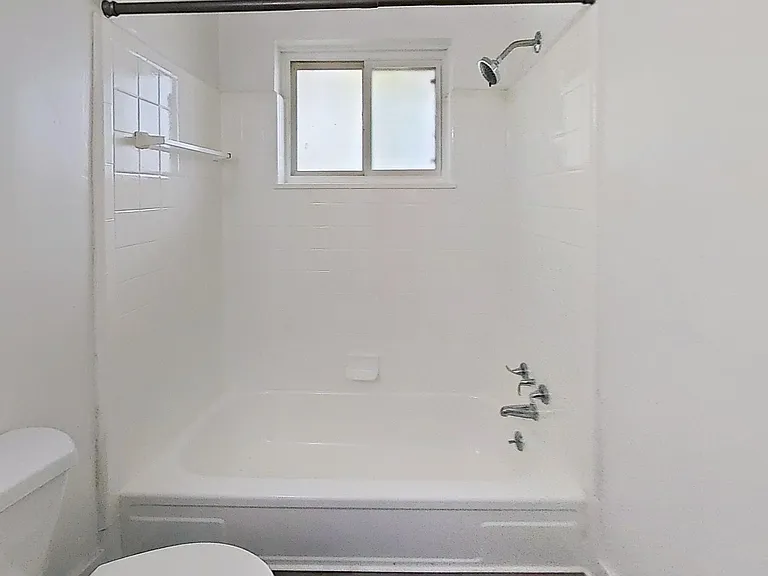 1394 Goddard Rd — Photo 6