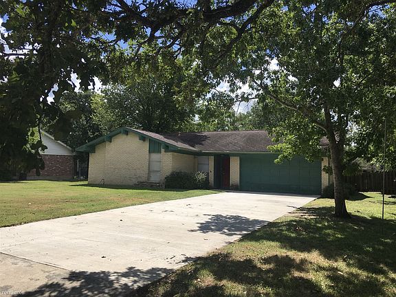 2nd image of 1104 Dominik Dr