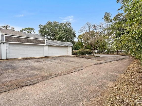 3rd image of 8426 Williamsburg Cir