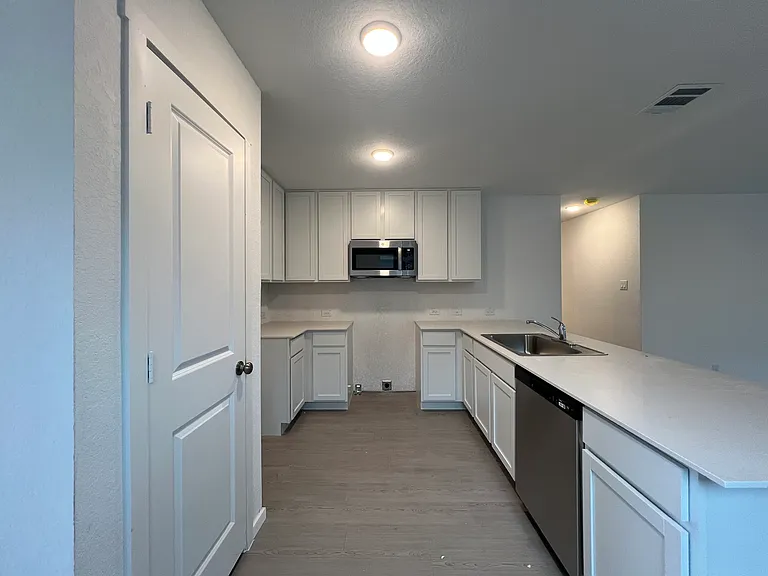 1710 Charlie Cv — Photo 3