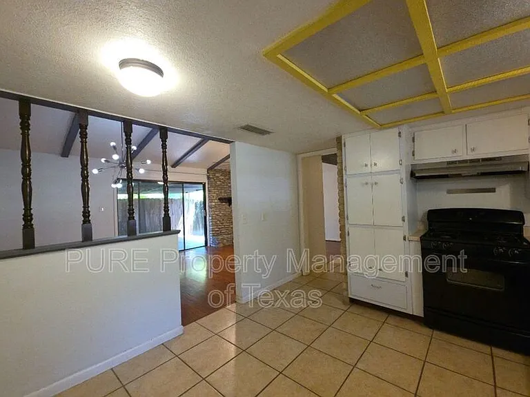 3000 Lakeside Dr — Photo 18