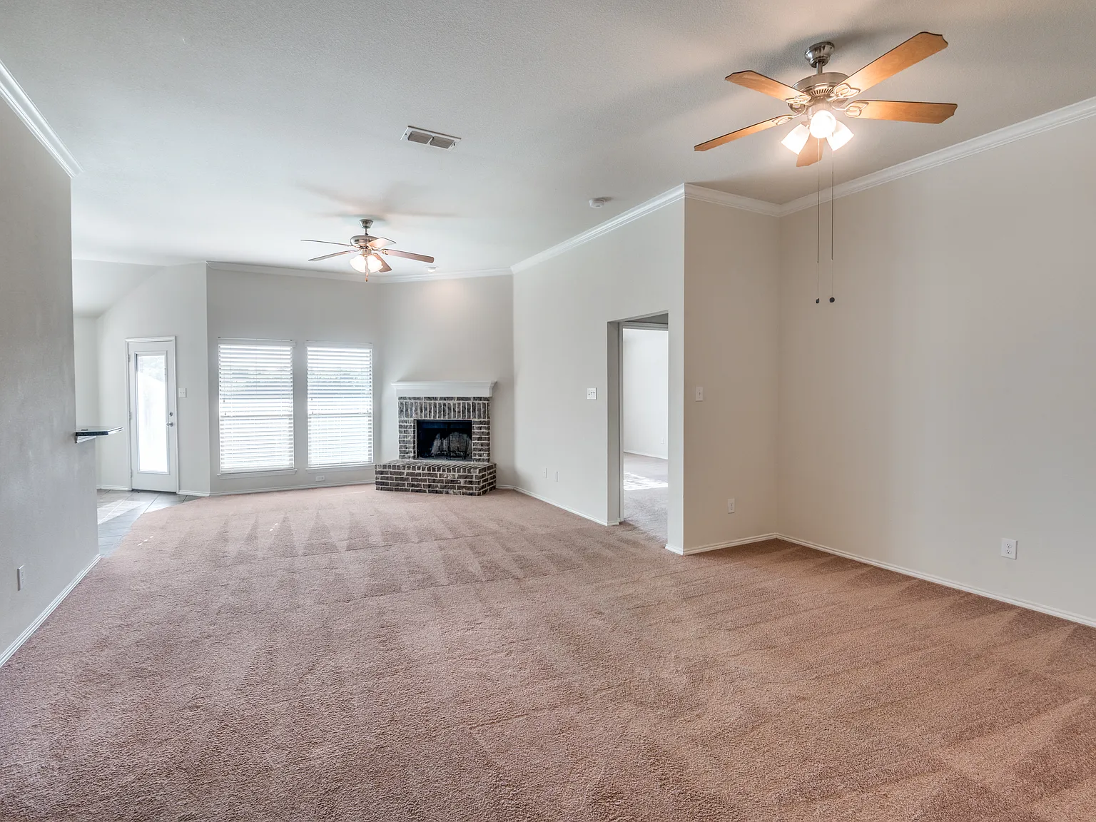 4 bed, 1943 sqft, $2,345 — Photo 4
