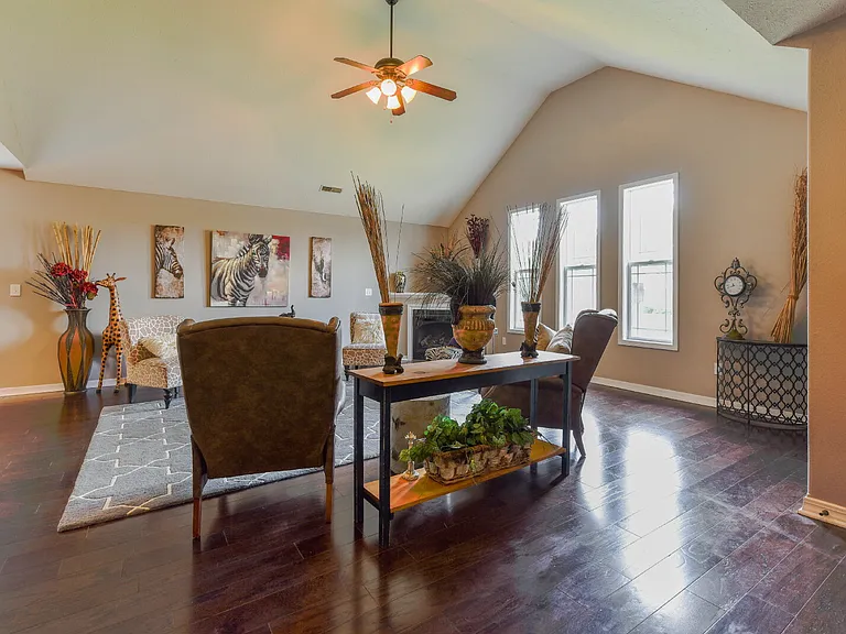 370 Southwoods Way — Photo 6