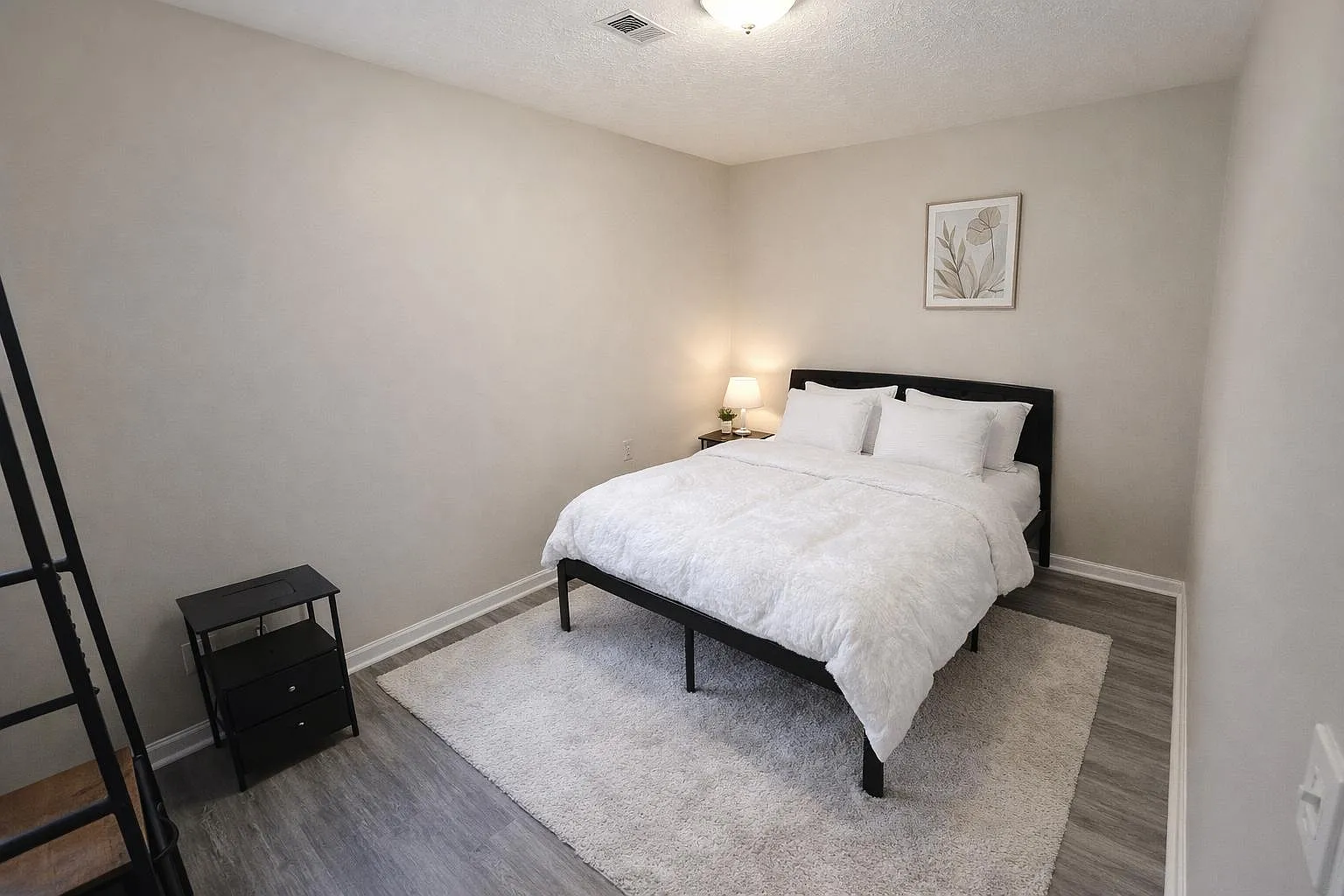 4 bed, 3.0 bath, 1900 sqft, $706 — Photo 1
