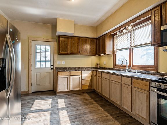 4th image of 1452 Oakwood Ave