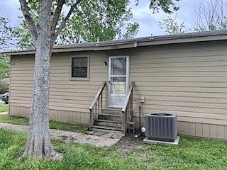 3rd image of 812 Churchill St