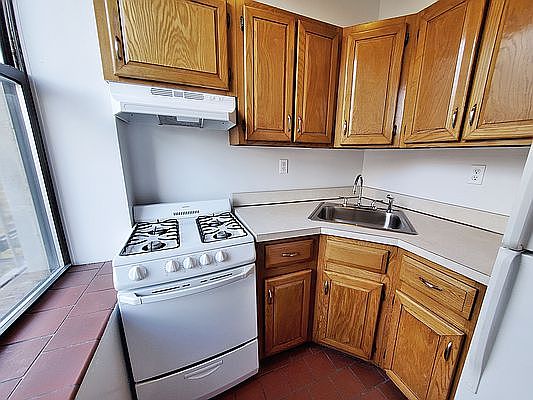 5th image of 306 W 80th St APT 5B
