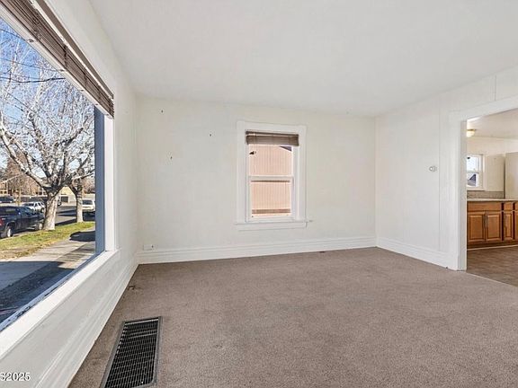 3rd image of 424 W 10th St