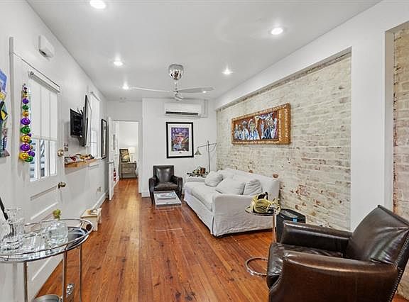 5th image of 1029 Barracks St #2
