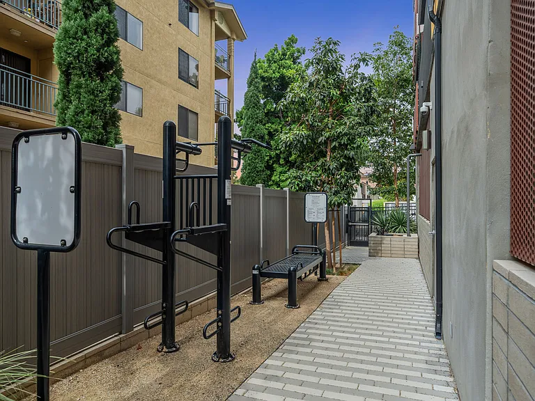 Arbor Crest on Fourth — Photo 17