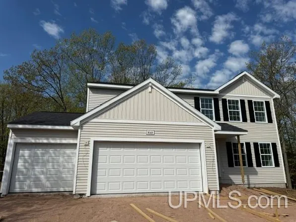 1648 Captains Dr, Hancock, MI 49930