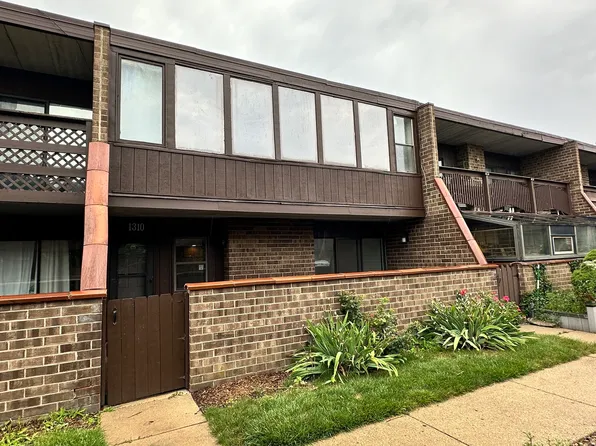 1310 Kenneth Cir #1310, Elgin, IL 60120