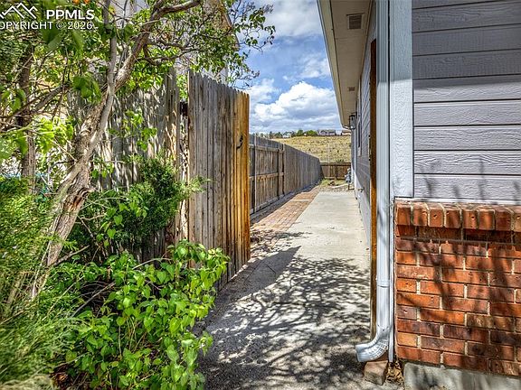 4th image of 8210 Candon Dr