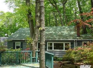 14 Briarwood Dr, Huntington, NY 11743