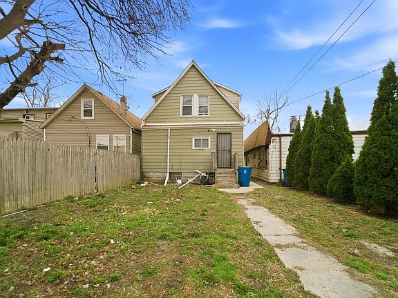 3rd image of 15644 Emerald Ave