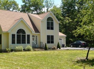154 Hound Rd, Dingmans Ferry, PA 18328