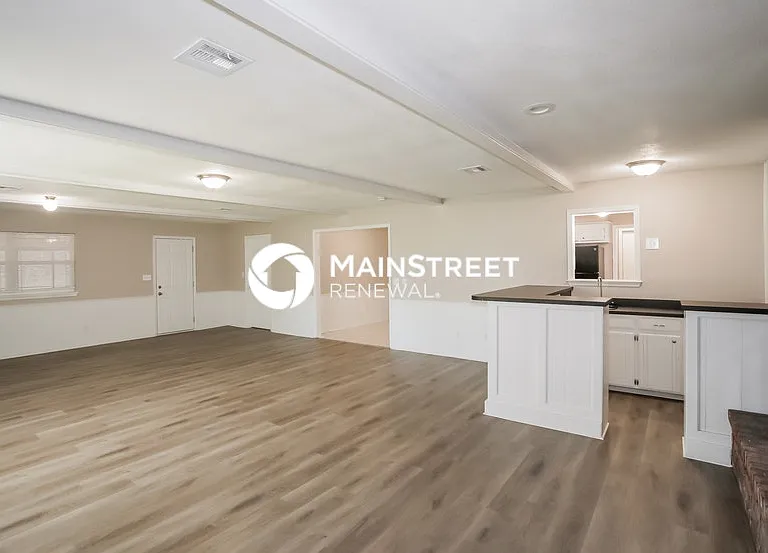 3104 Saint John Ave — Photo 3