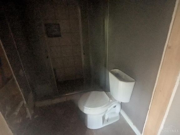 5th image of 412 Main St