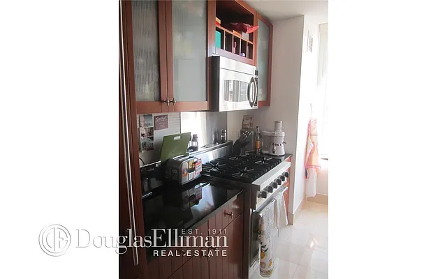 Rented by Douglas Elliman | media 36