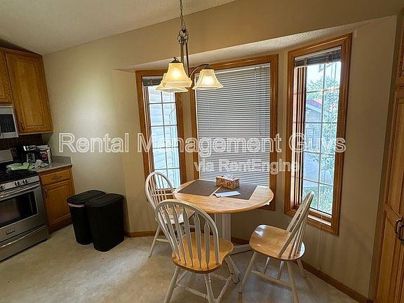 5th image of 726 E Nicollet