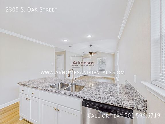 3rd image of 2305 S Oak St
