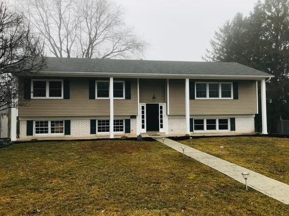 4708 Hunt Cir, Harrisburg, PA 17112