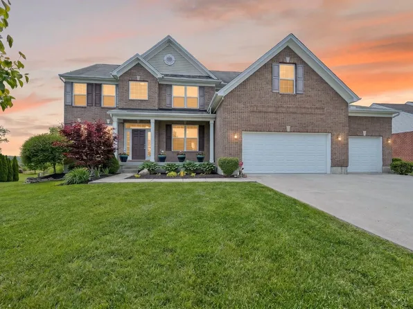 424 Calumet Farms Dr, Lebanon, OH 45036