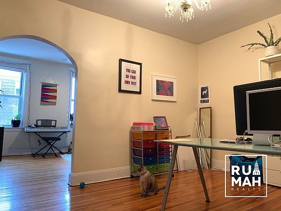 3rd image of 135 Manhattan Ave #2