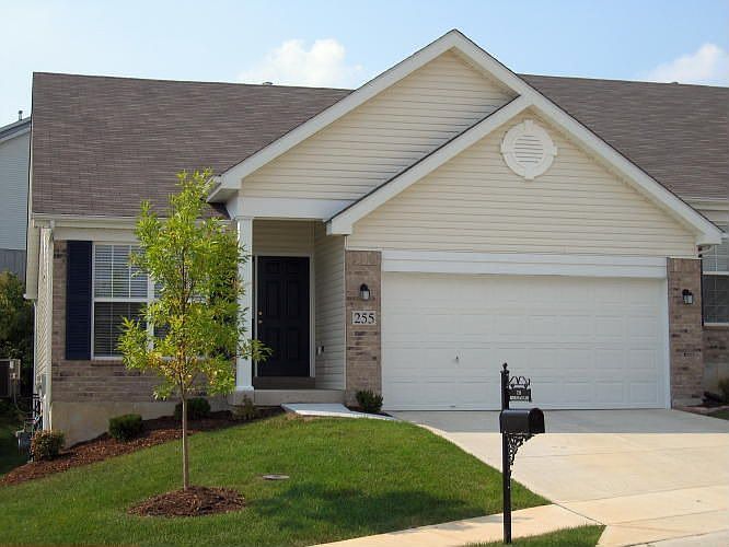 1st image of 255 Arbor Place Ln
