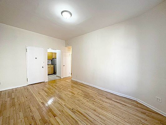 4th image of 156 W 76th St #2F